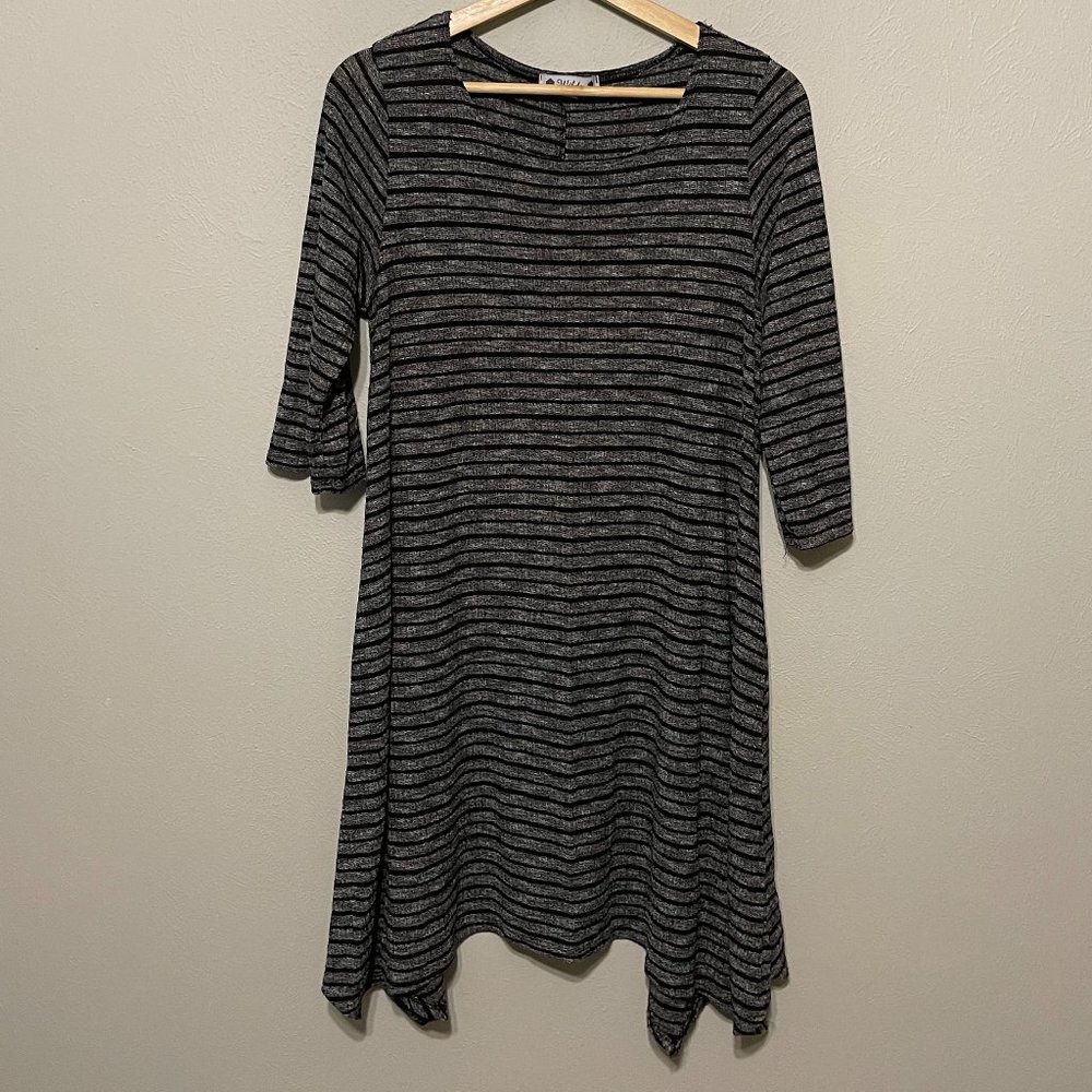 Wilde 3/4 Sleeve Asymmetrical Dress in Black and Silver, L